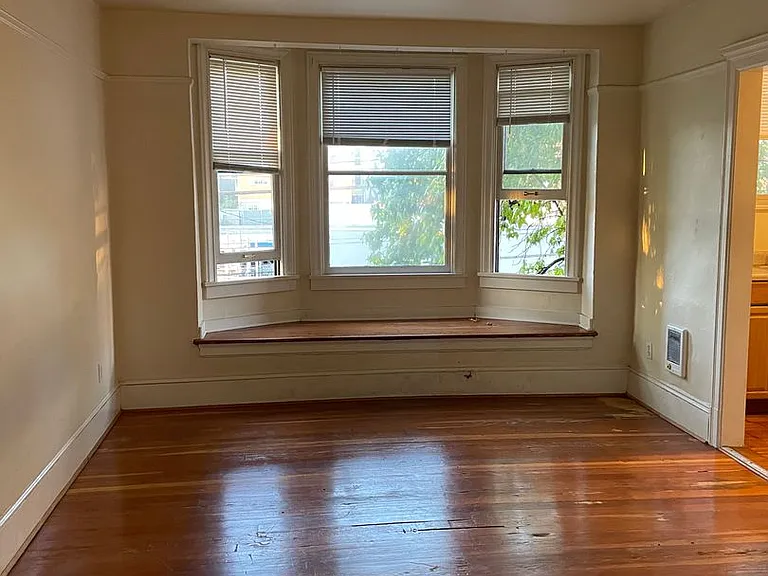 Chester Apartments — Photo 4