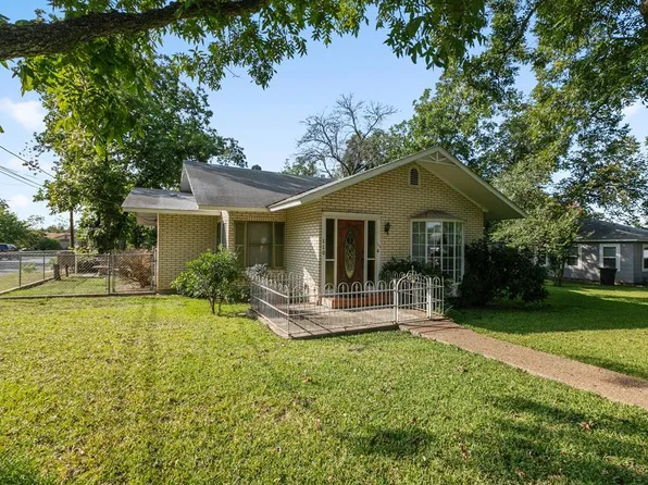 110 S Olive St, Fredericksburg, TX 78624