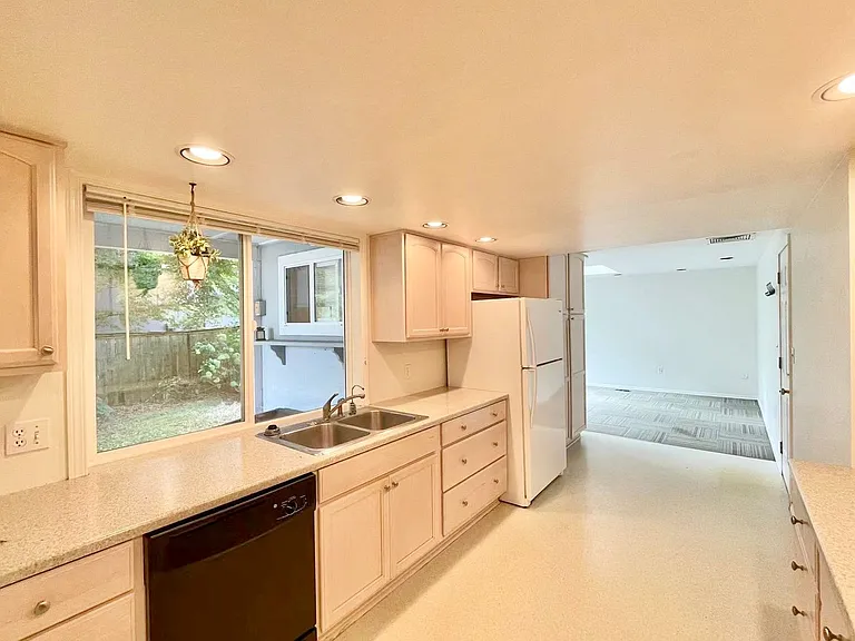 13807 NE 76th St — Photo 7