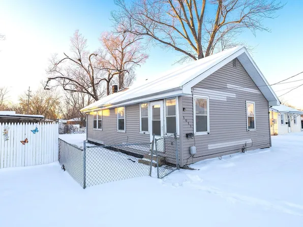 1017 S 12th St, Pekin, IL 61554