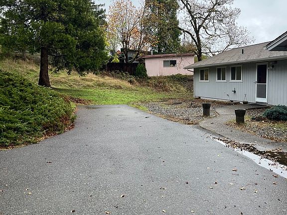 2nd image of 1005 NE Orchard Dr