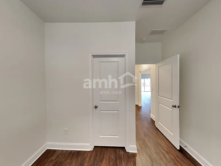 15712 Thomas Rd — Photo 16
