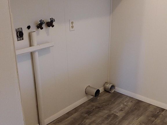 Laundry room off kitchen