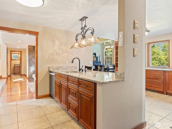 3rd image of 22715 Country Drive E