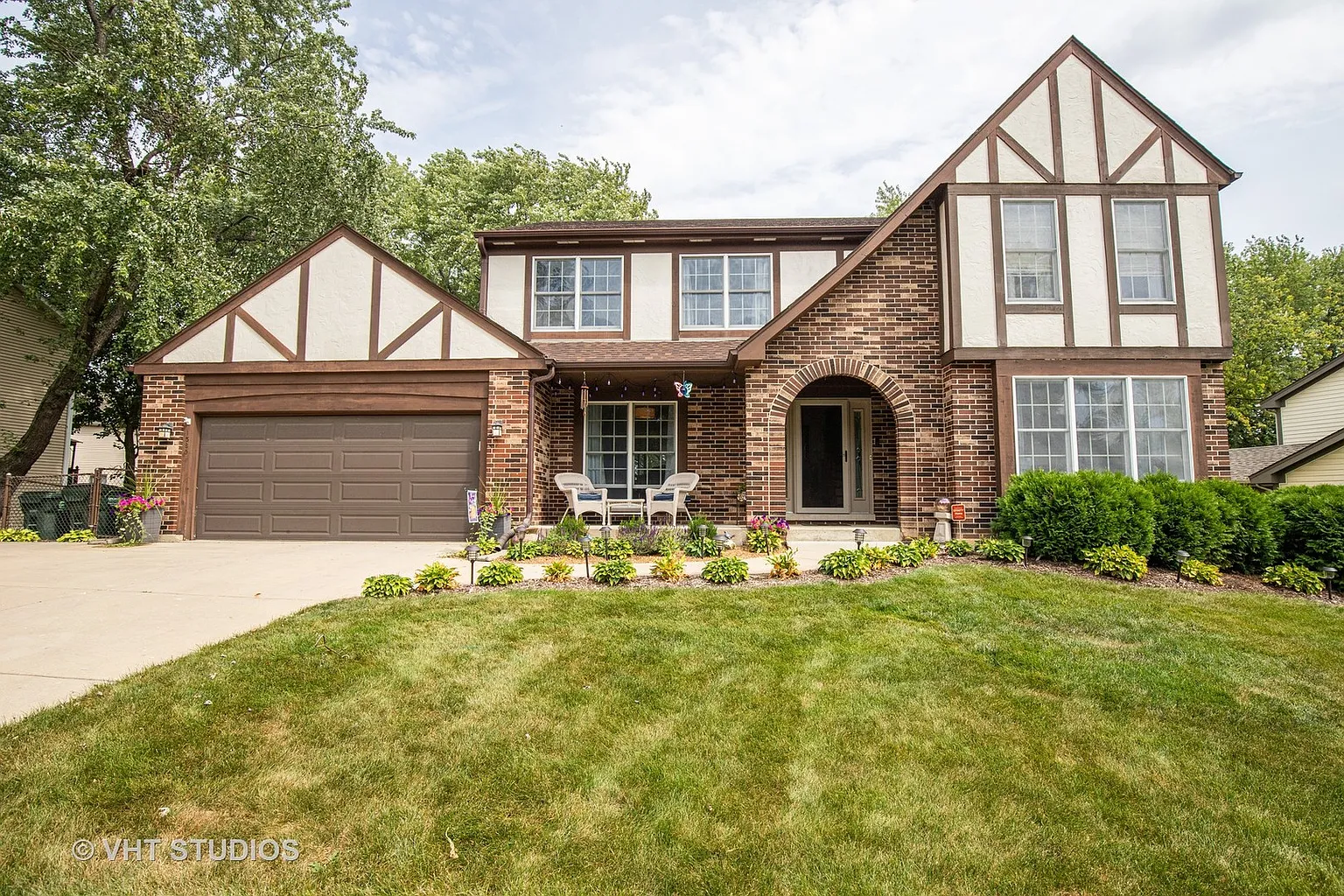1560 Nightengale Cir photo 1