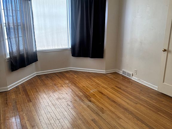 5th image of 425 N 200 W