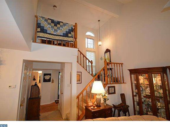 5th image of 653 Danbury Ct