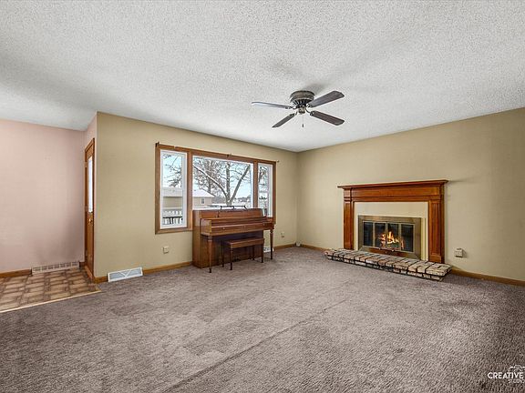 4th image of 910 Wiker Dr