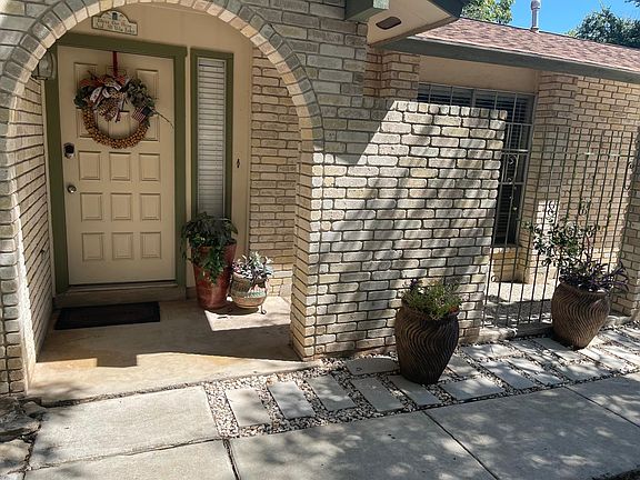 5th image of 2611 Woodline St