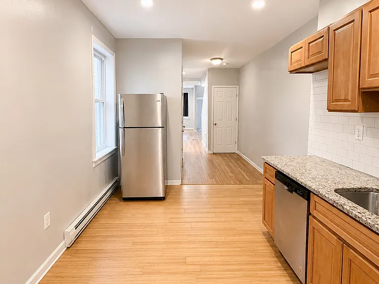 2033 W Oxford St — Photo 6