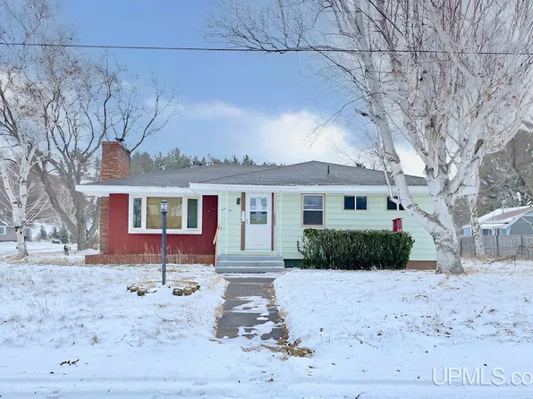 1505 Hollyhock St, Ishpeming, MI 49849