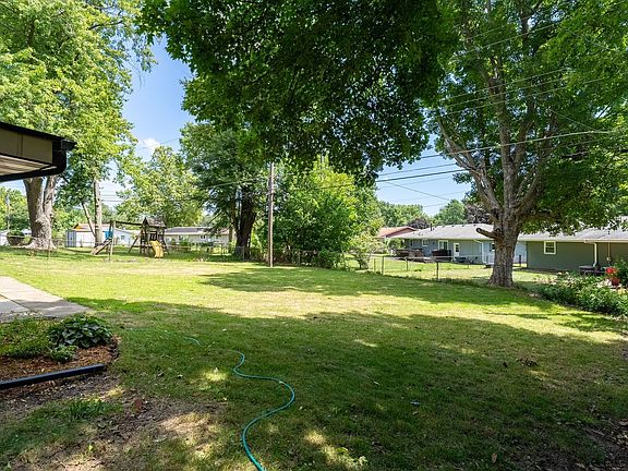3rd image of 15 Kingswood Dr