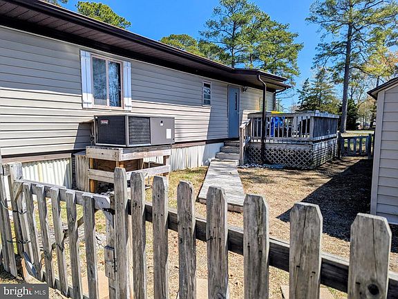 4th image of 33501 Grape St