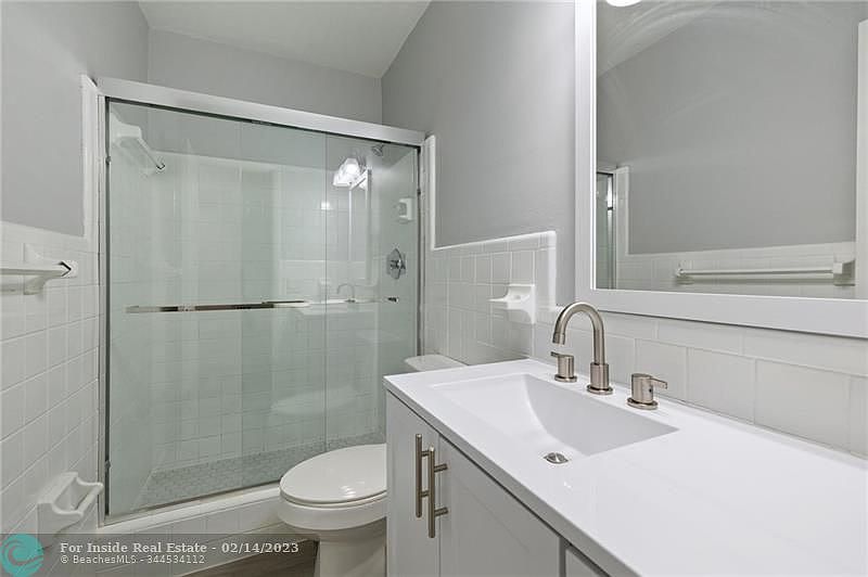 1st image of 4305 NE 21st Ave APT 3