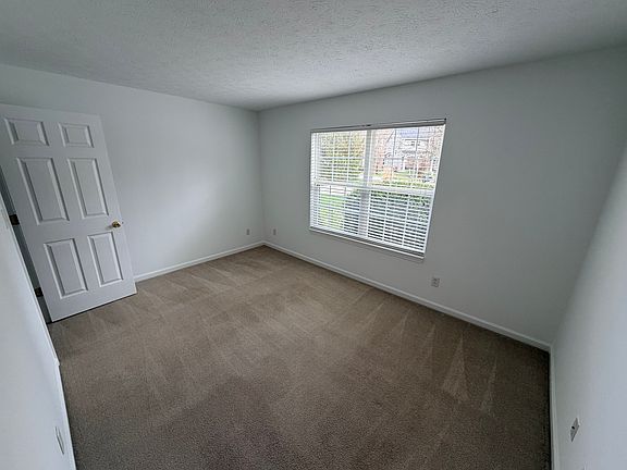 5th image of 12186 Royalwood Ct
