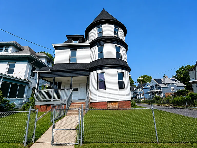 61 Leslie St #2 — Photo 14