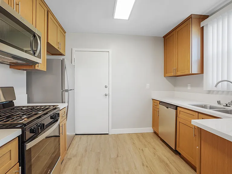 Hollypark Knolls Apartments — Photo 54