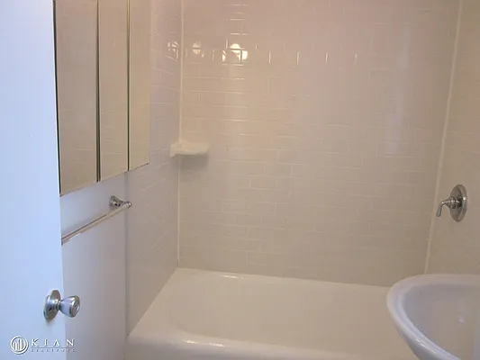 Rented by Kian Realty | media 15