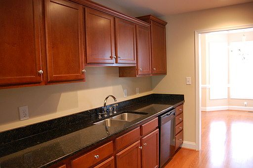 3rd image of 3008 Hill St Unit 206