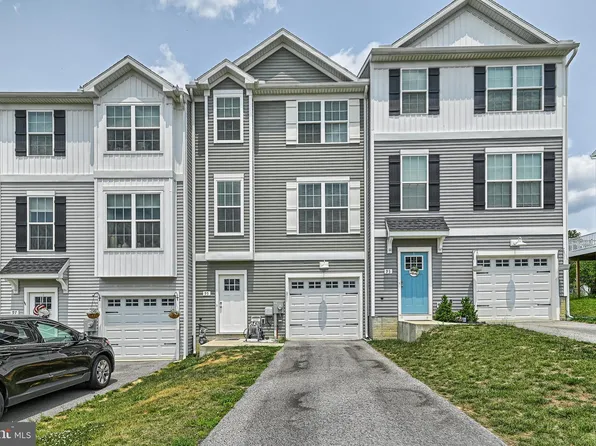 95 Overlook Dr, Hanover, PA 17331