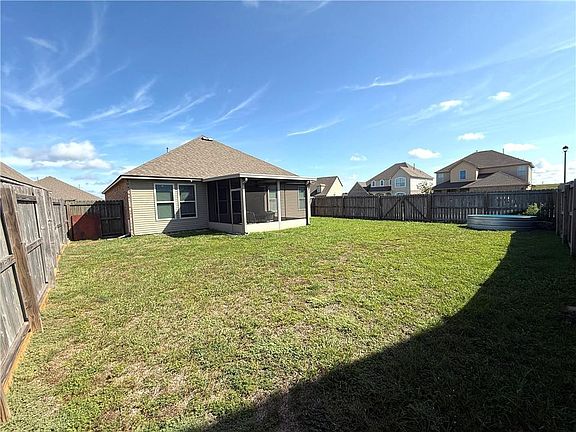5th image of 228 E Lake Dr