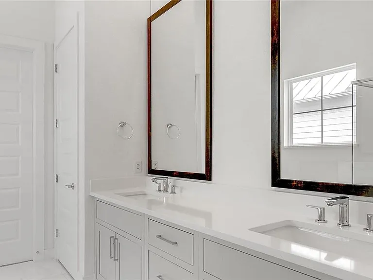 4502 Grassland Dr — Photo 22