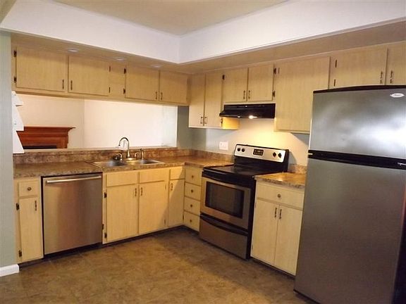 4th image of 1530 Fairfax Dr