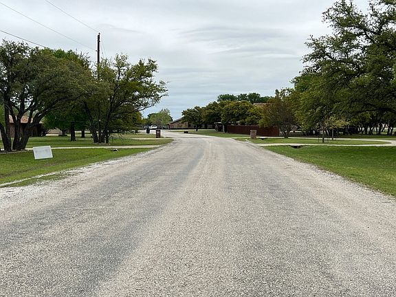 4th image of 325 Fairway Dr