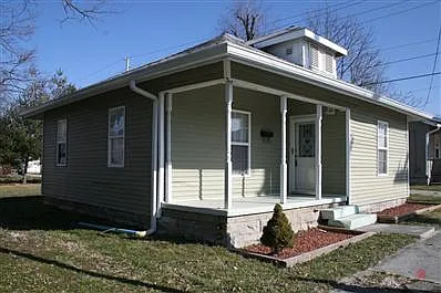 913 6th St photo 1