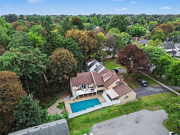 4th image of 3794 Lake Ave