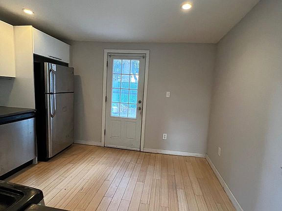 5th image of 1211 E Oxford St