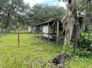 11 Spruce Rd, Waynesville, GA 31566