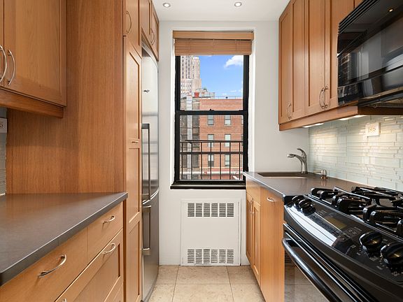 3rd image of 50 E 8th St APT 6T