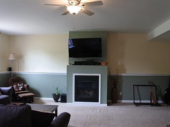5th image of 637 Upper Sherman Ave