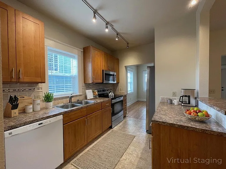 106 Pearl Ave SE — Photo 3