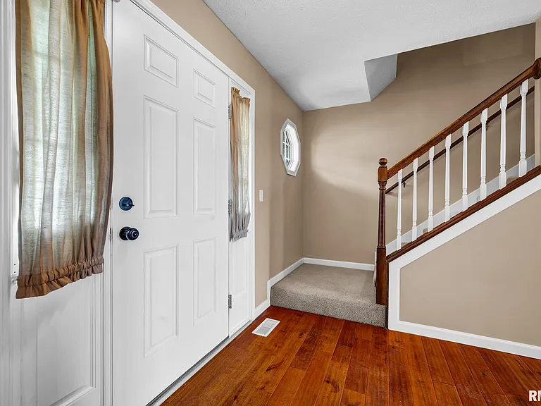 2007 W Miners Dr — Photo 2