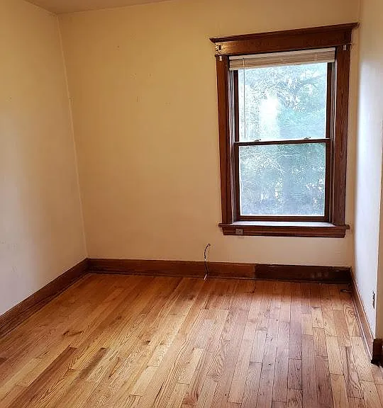 219 W 3rd St #2 — Photo 10
