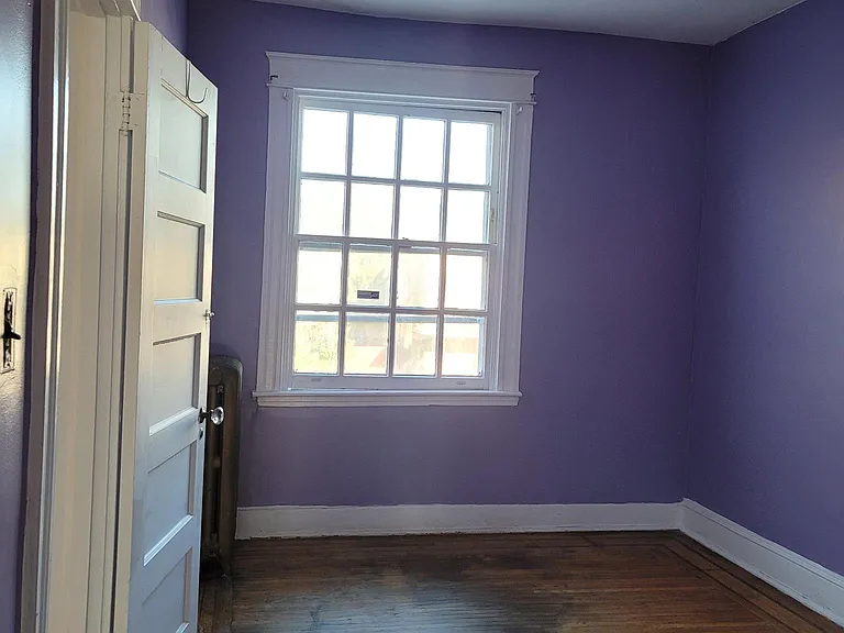 3rd versatile room with doors.