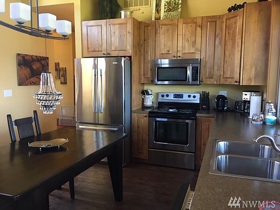 4th image of 102 Village Way #102