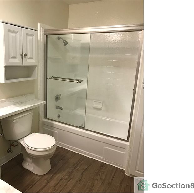 1st image of 1400 Creekside Dr APT 3