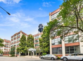 1800 W Roscoe St APT 325, Chicago, IL 60657