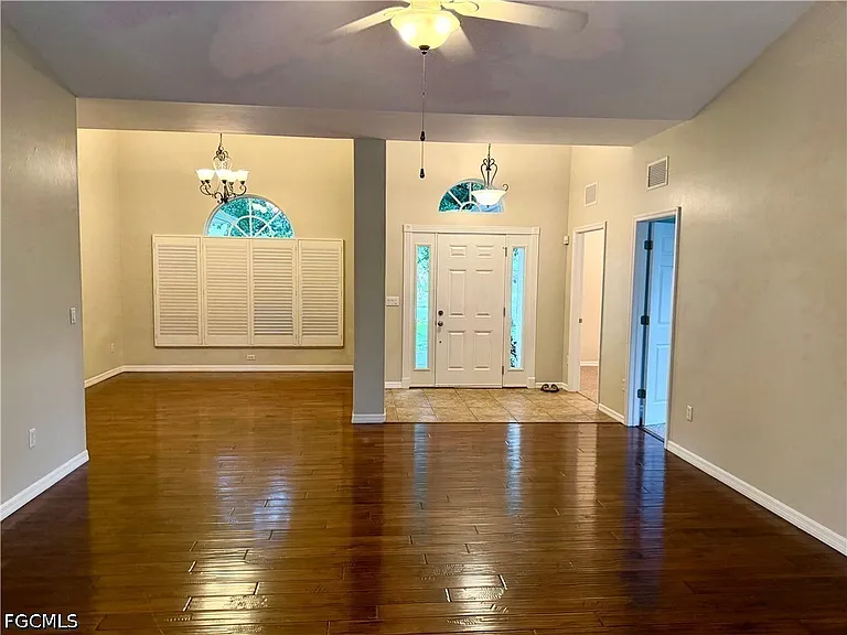 1466 Argyle Dr — Photo 5