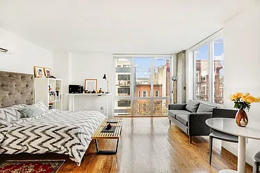 Rented by R New York