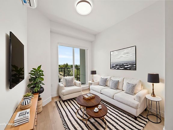 2nd image of 20725 Eastleigh Cres #102