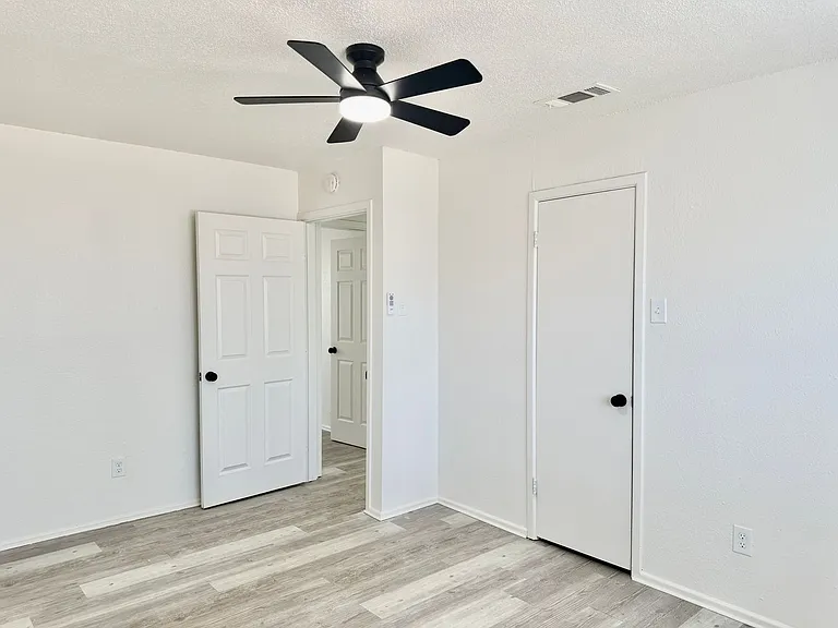 4615 Grinnell St #106 — Photo 12