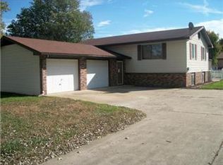 104 Lorraine St, Farmington, MO 63640