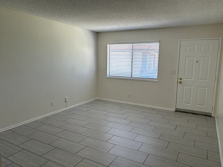 724 N Florence St #D — Photo 5