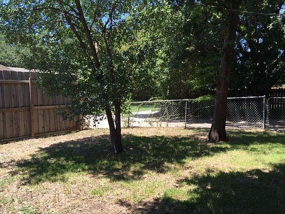 4th image of 717 Pinehill Ln