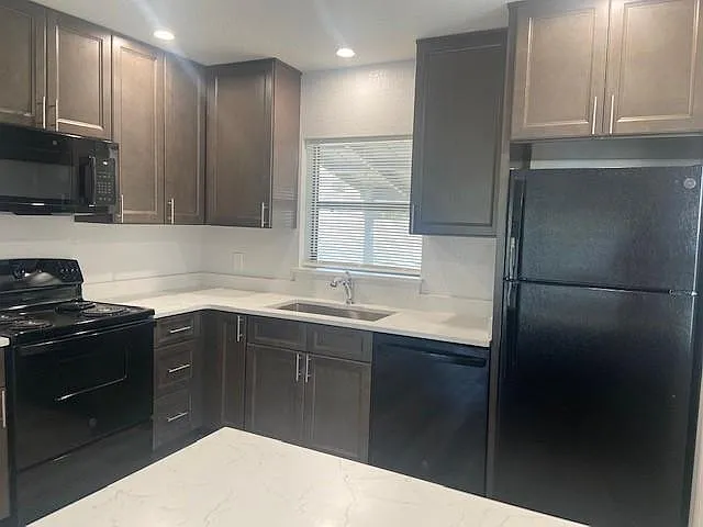 710 Dunbar St — Photo 4
