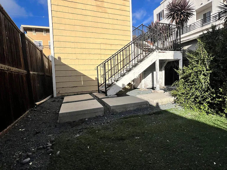 1746 1/2 National Ave — Photo 9